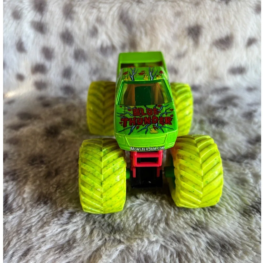 Hot Wheels Monster Jam Blue Thunder Monster Truck Neon Green Red 1:64 00605DFT